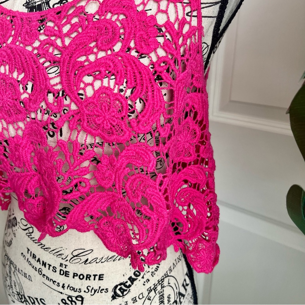 Demanding Sleeveless Crochet Crop Top Pink Sz M - Picture 7 of 15